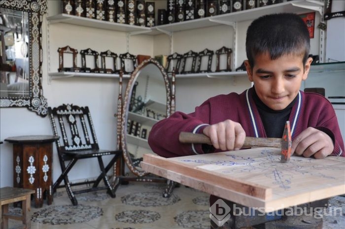 Savaş mağduru minik çıraklar el sanatları öğreniyor