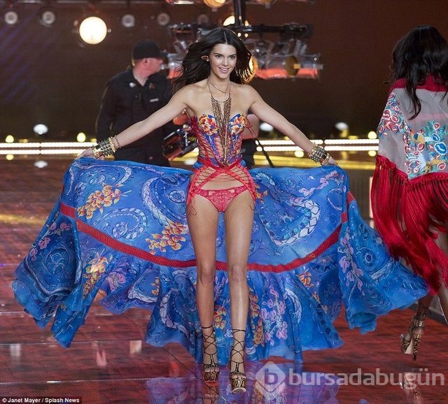 Kendall büyüledi 