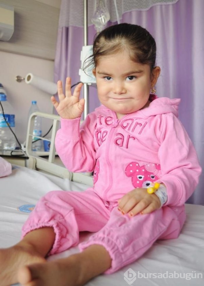 4 yaşındaki Sümeyra'ya 2 böbrek nakledildi 