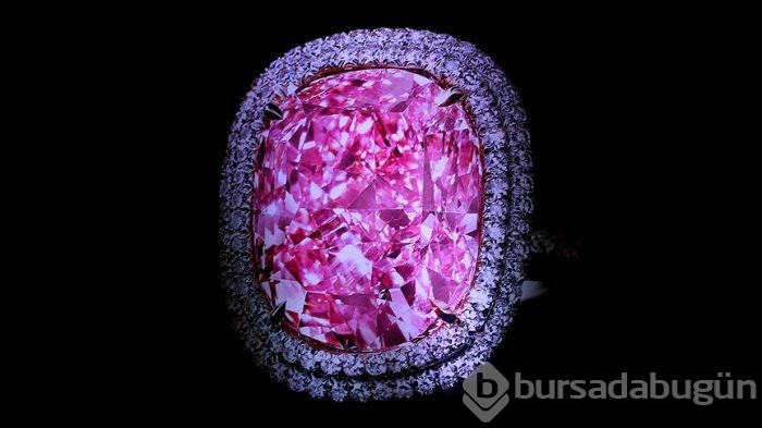 Pembe elmas yüzük rekor fiyata alıcı buldu 