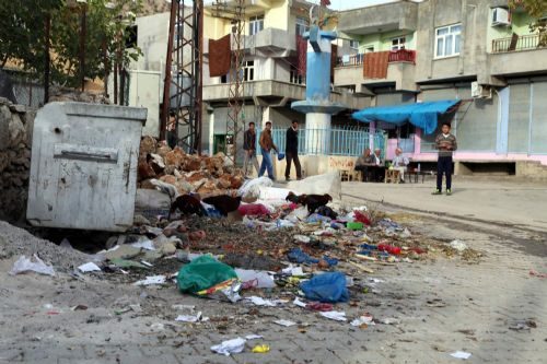 HDP'li belediye mahalleyi çöplüğe çevirdi