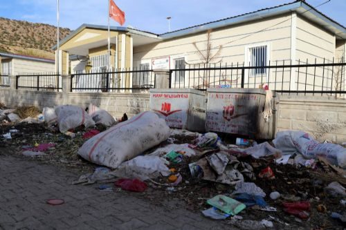 HDP'li belediye mahalleyi çöplüğe çevirdi