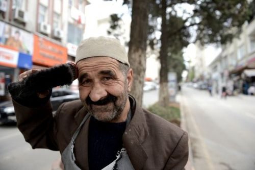 Yeşilçam yıldızı şimdi ayakkabı boyacısı!