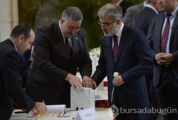 Milletvekilleri kayıt yaptırıyor