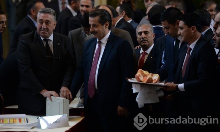 Milletvekilleri kayıt yaptırıyor
