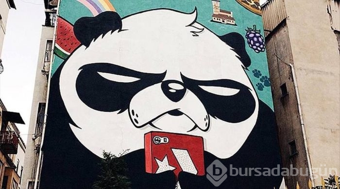 İstanbul sokaklarına 'kızgın pandalar' çiziyor