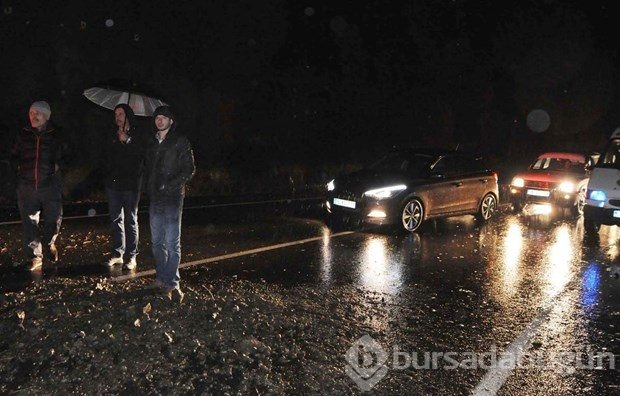 Şiddetli yağış yol kapattı