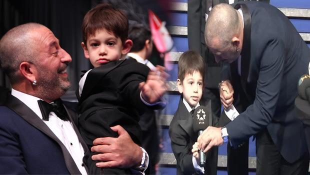 'İlla gelip bir şarkı okuyacağım'