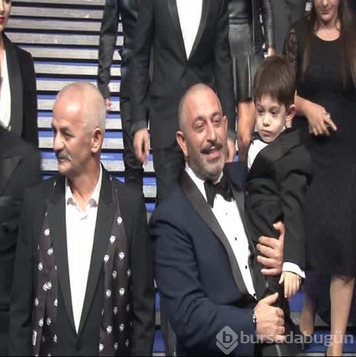 'İlla gelip bir şarkı okuyacağım'