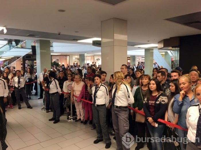 Hadise İzmir'de sevenleri ile buluştu