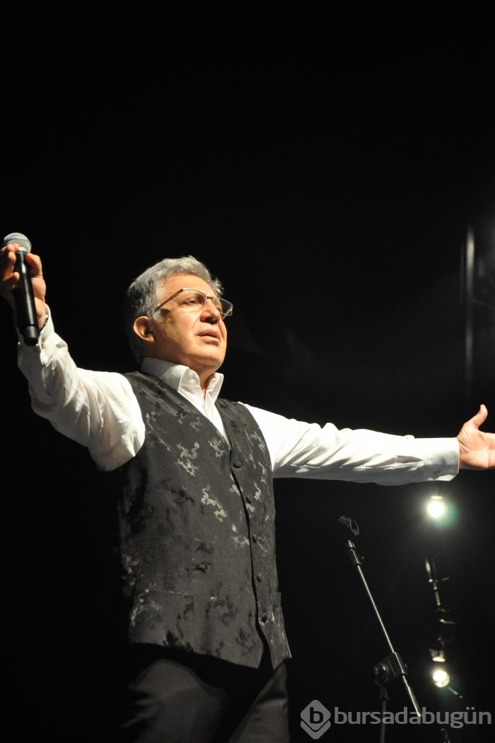 Zülfü Livaneli Bursa'da okurlarıyla buluştu