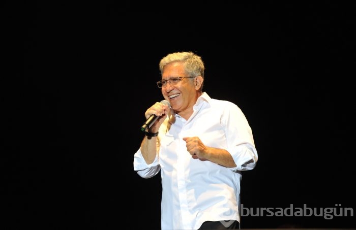 Zülfü Livaneli Bursa'da okurlarıyla buluştu