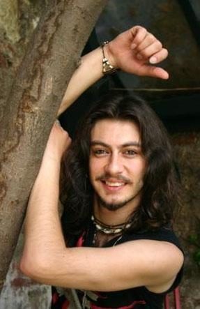 Trafik kazasında hayatını kaybeden ünlüler