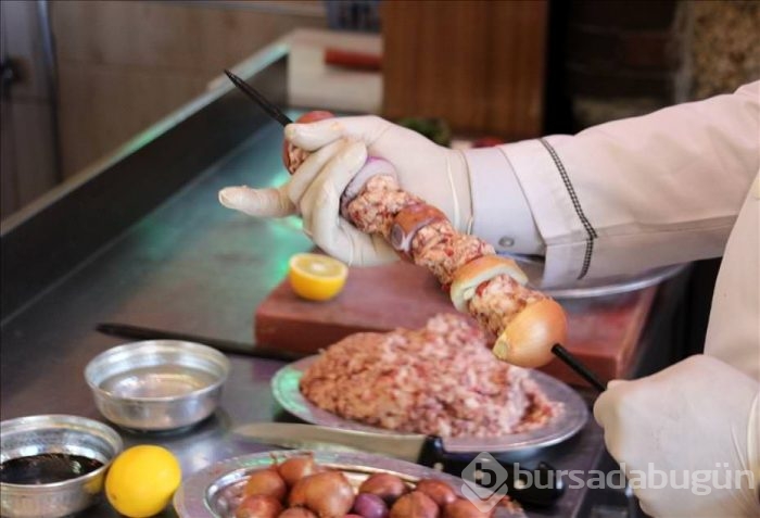 Gaziantep'te sonbaharın vazgeçilmezi "soğan kebabı"