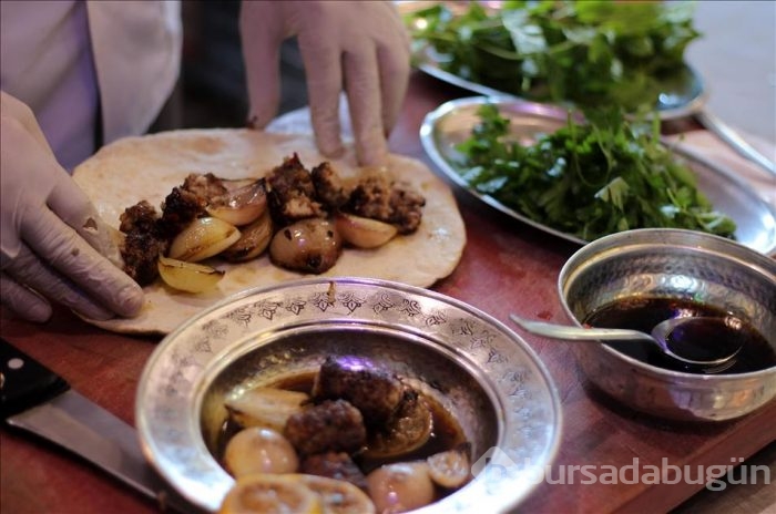 Gaziantep'te sonbaharın vazgeçilmezi "soğan kebabı"