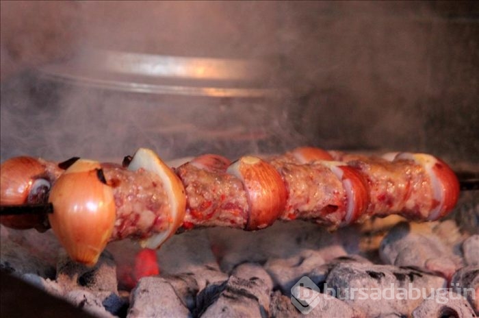 Gaziantep'te sonbaharın vazgeçilmezi "soğan kebabı"