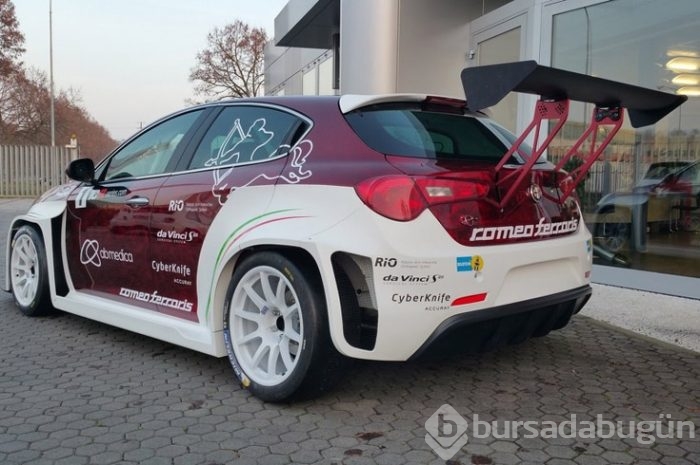 Alfa Romeo yarışa hazır