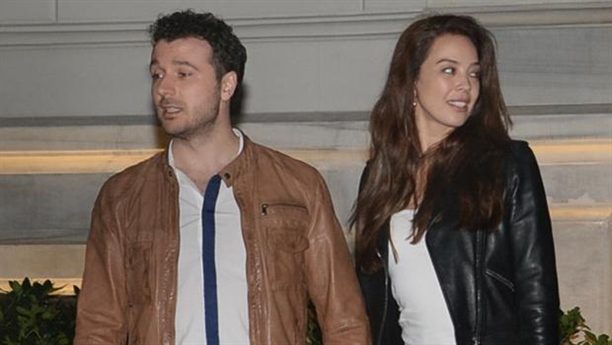 Azra Akın sevgilisi ile gecelerde!