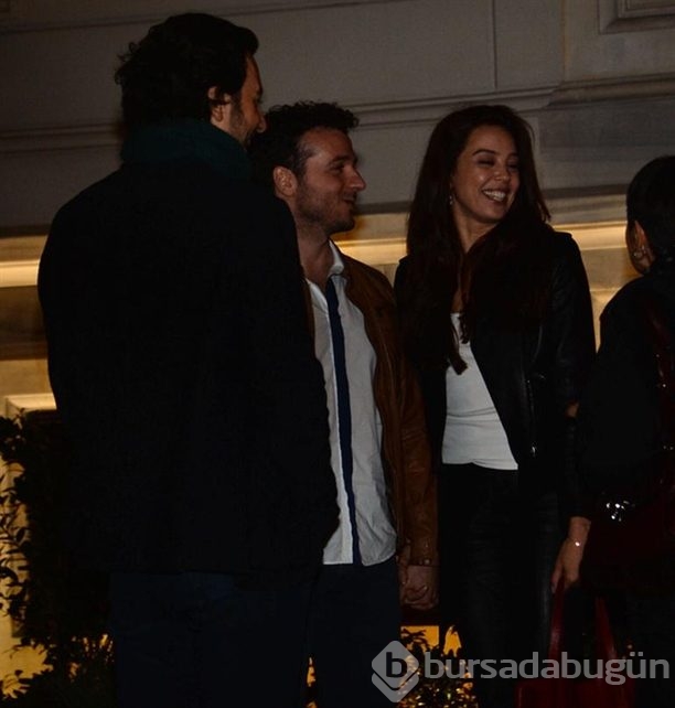Azra Akın sevgilisi ile gecelerde!