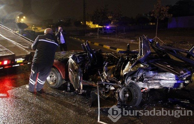 Kaza yapan otomobilin şoförü yanarak can verdi