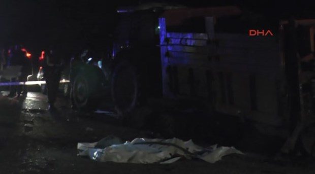 Yolun ortasına bıraktı, otomobil çarptı: 2 ölü