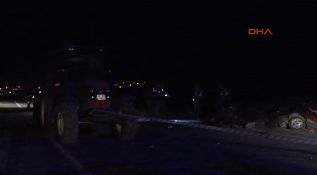 Yolun ortasına bıraktı, otomobil çarptı: 2 ölü