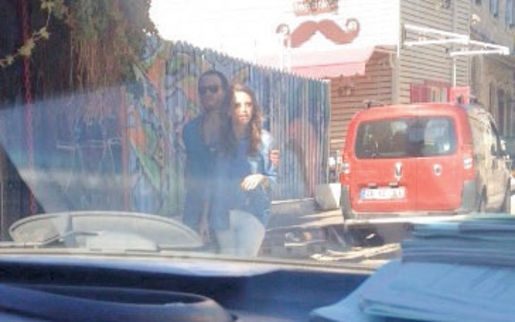 Serenay Sarıkaya ile Kerem Bürsin'in Çeşme tatili!