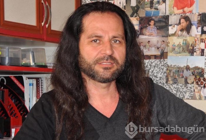 6 davulu aynı anda çalıyor