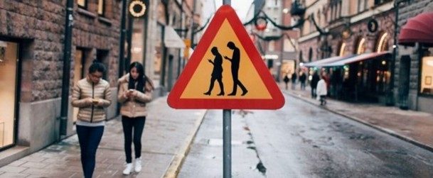 Akıllı telefonlar trafik işaretlerinde