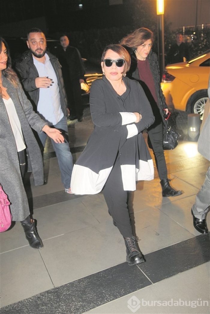 Cem Yılmaz'dan yakın dostlara özel gala