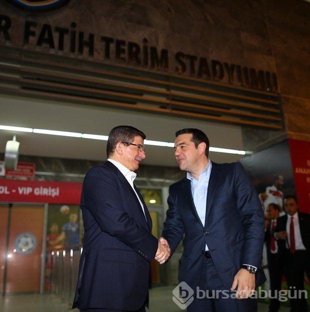 Davutoğlu ile Çipras maçı birlikte izledi