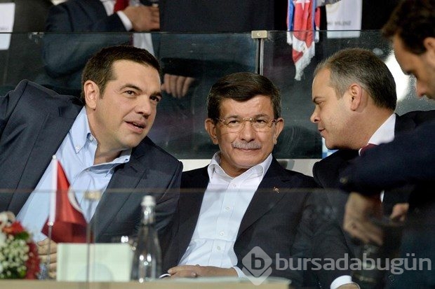 Davutoğlu ile Çipras maçı birlikte izledi