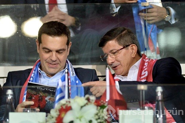Davutoğlu ile Çipras maçı birlikte izledi