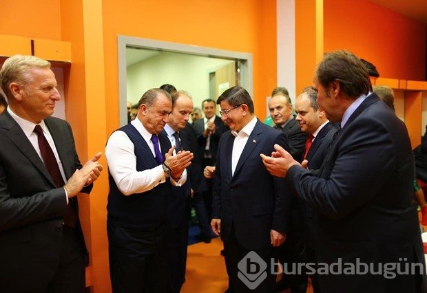Davutoğlu ile Çipras maçı birlikte izledi