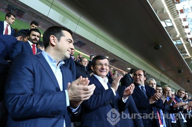 Davutoğlu ile Çipras maçı birlikte izledi