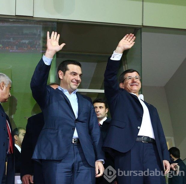 Davutoğlu ile Çipras maçı birlikte izledi