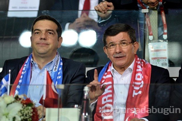 Davutoğlu ile Çipras maçı birlikte izledi