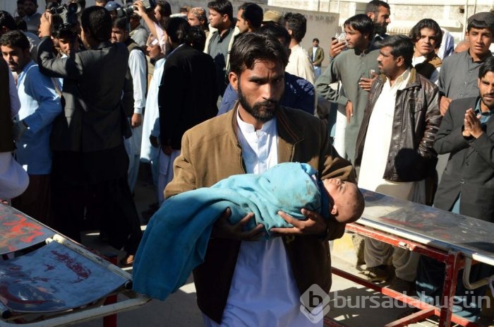 Pakistan'da feci kaza!