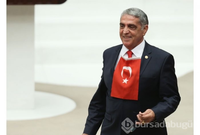 Türk bayrağını asarak yemin etti