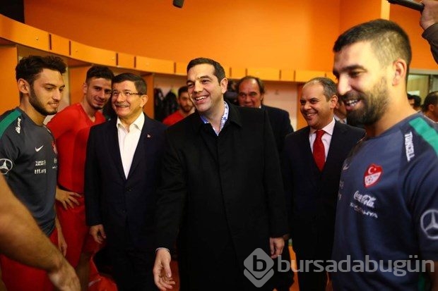 Davutoğlu ve Çipras soyunma odasında