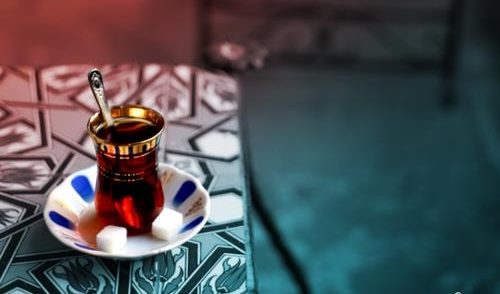 Edebiyatın çayla bir ilgisi olduğunu gösteren bol demli 22 dize