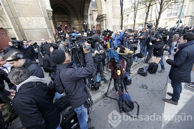 Paris'te terörist avı