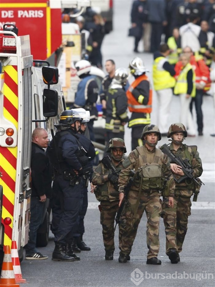 Paris'te terörist avı