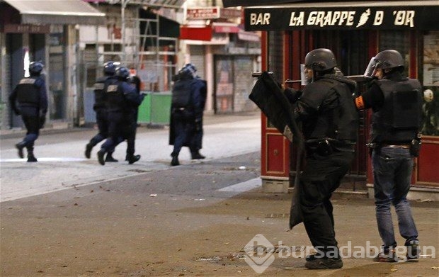 Paris'te terörist avı