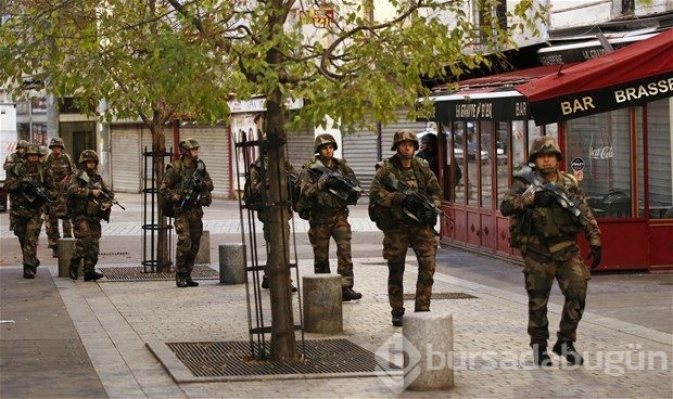 Paris'te terörist avı