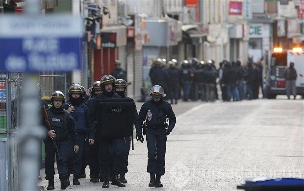 Paris'te terörist avı