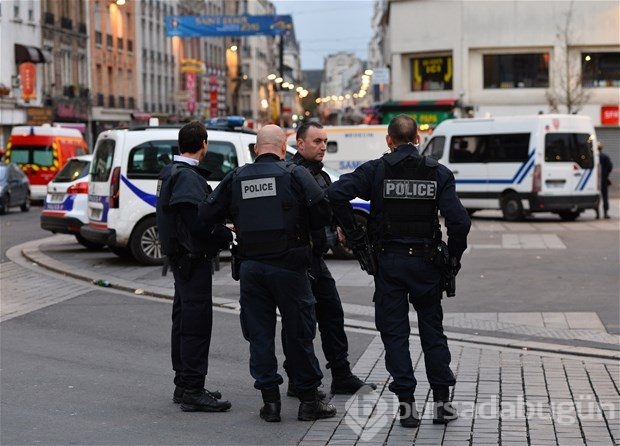 Paris'te terörist avı