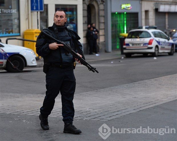 Paris'te terörist avı