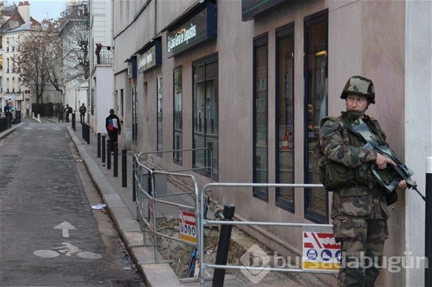 Paris'te terörist avı