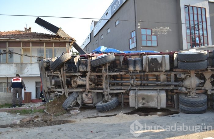 Bursa'da trafik kazası: 1 ölü, 1 yaralı	